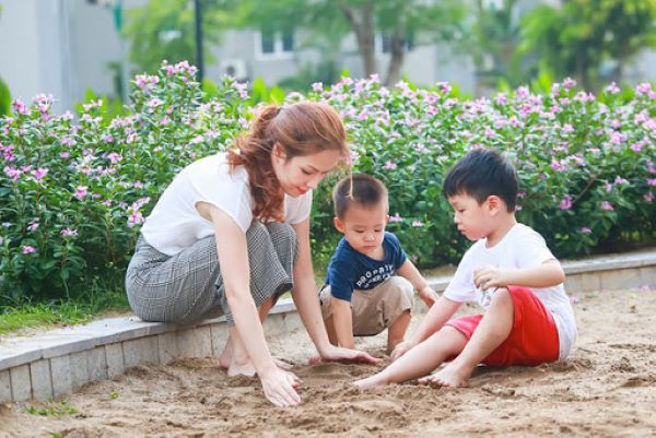 Làm bạn cùng con